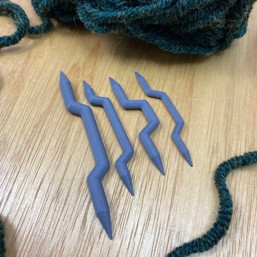 Cable knitting needle